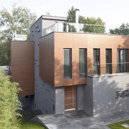 Modernes Kubus-Wohnhaus mit UNILUX Holz-Alu-Haustür