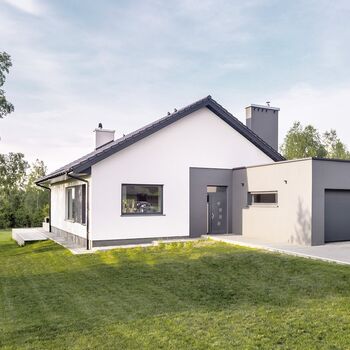 Einfamilienhaus mit UNILUX Kunststoff-Alu-Fenstern