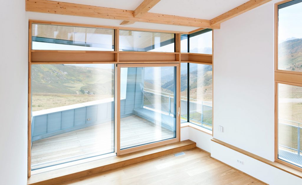 UNILUX FineLine Pfosten-Riegel-Fassade aus Holz und Alu