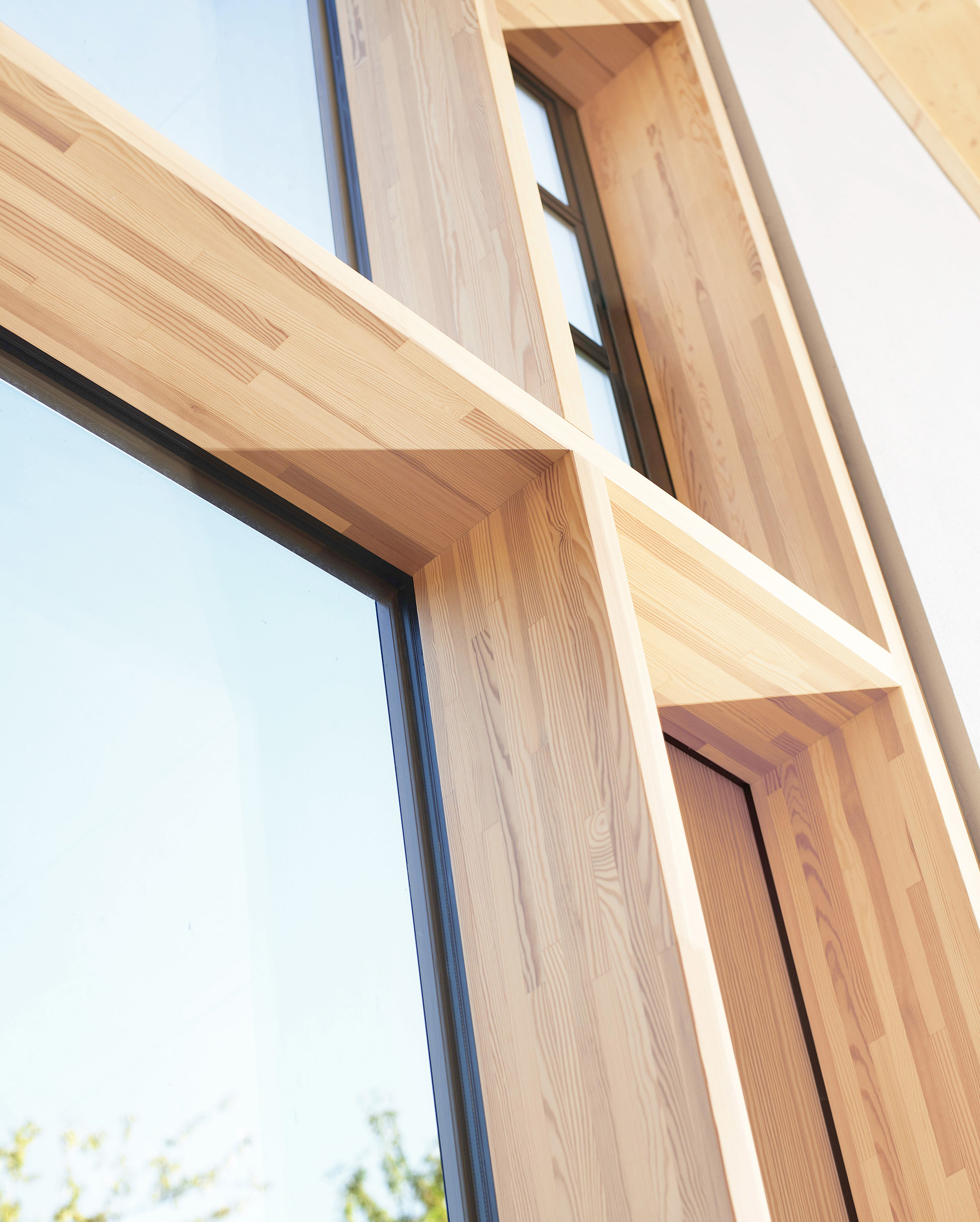 Detailansicht UNILUX FineLine Pfosten-Riegel-Fassade aus Holz-Alu